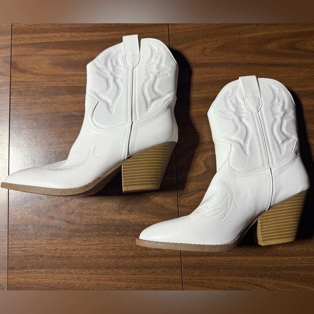 White Western Cowboy Boots